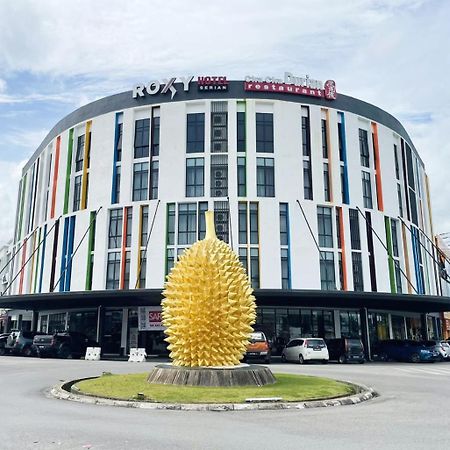 Roxy Hotel Serian Exterior foto