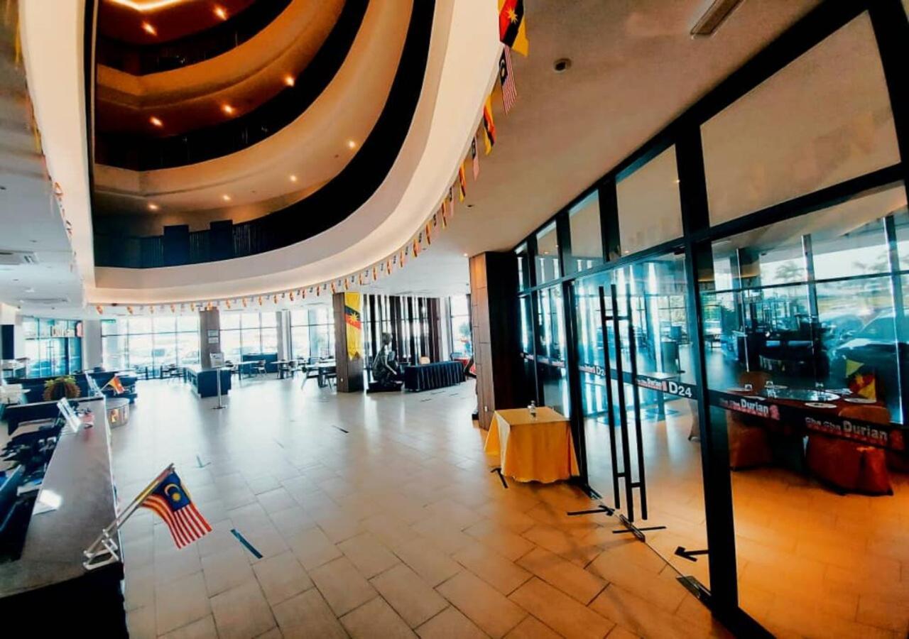 Roxy Hotel Serian Exterior foto