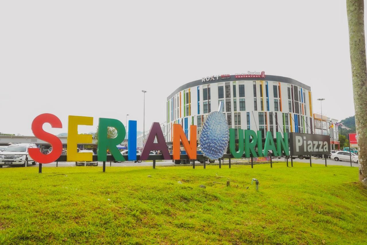 Roxy Hotel Serian Exterior foto