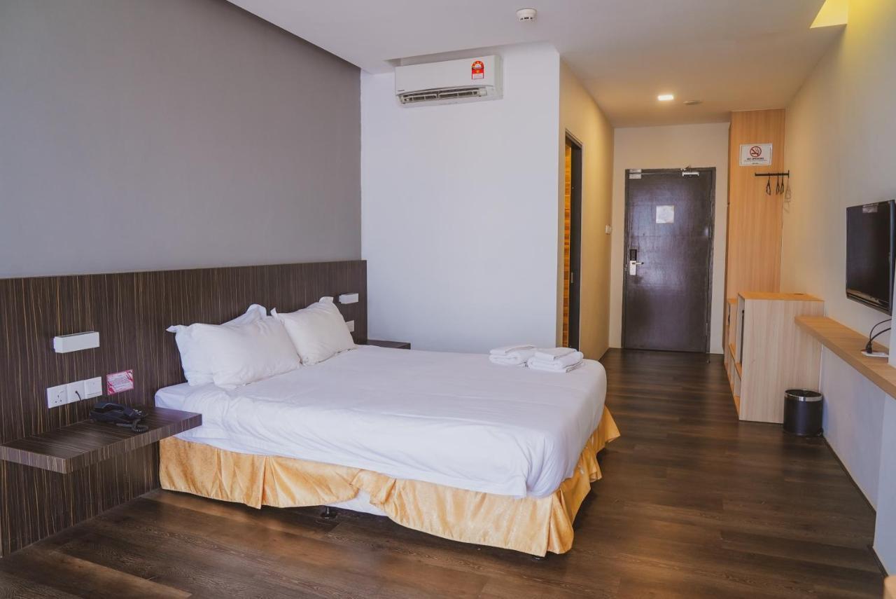 Roxy Hotel Serian Exterior foto