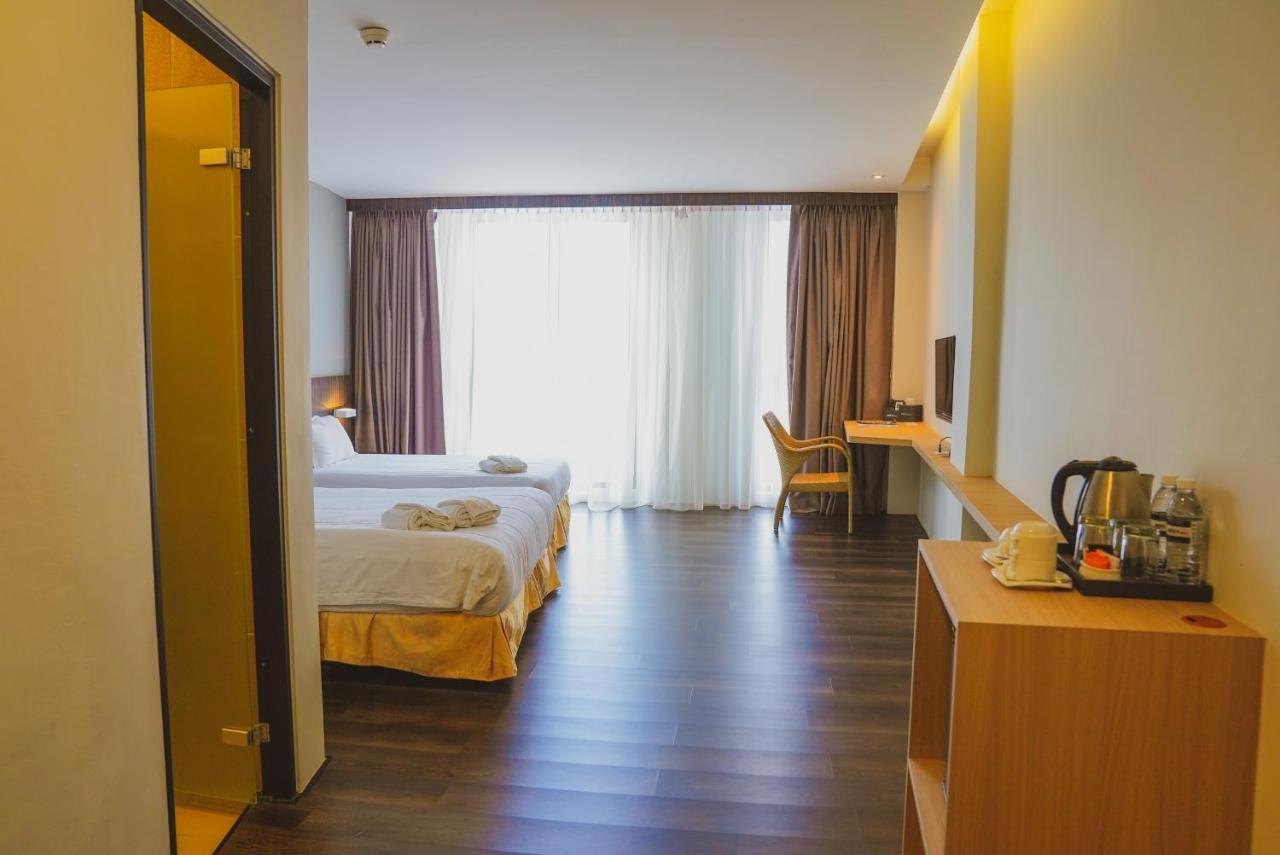 Roxy Hotel Serian Exterior foto