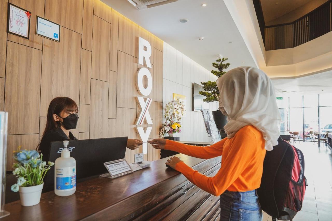 Roxy Hotel Serian Exterior foto