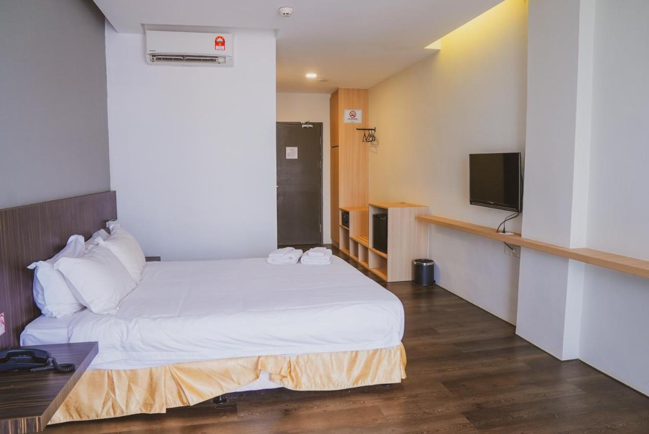 Roxy Hotel Serian Exterior foto