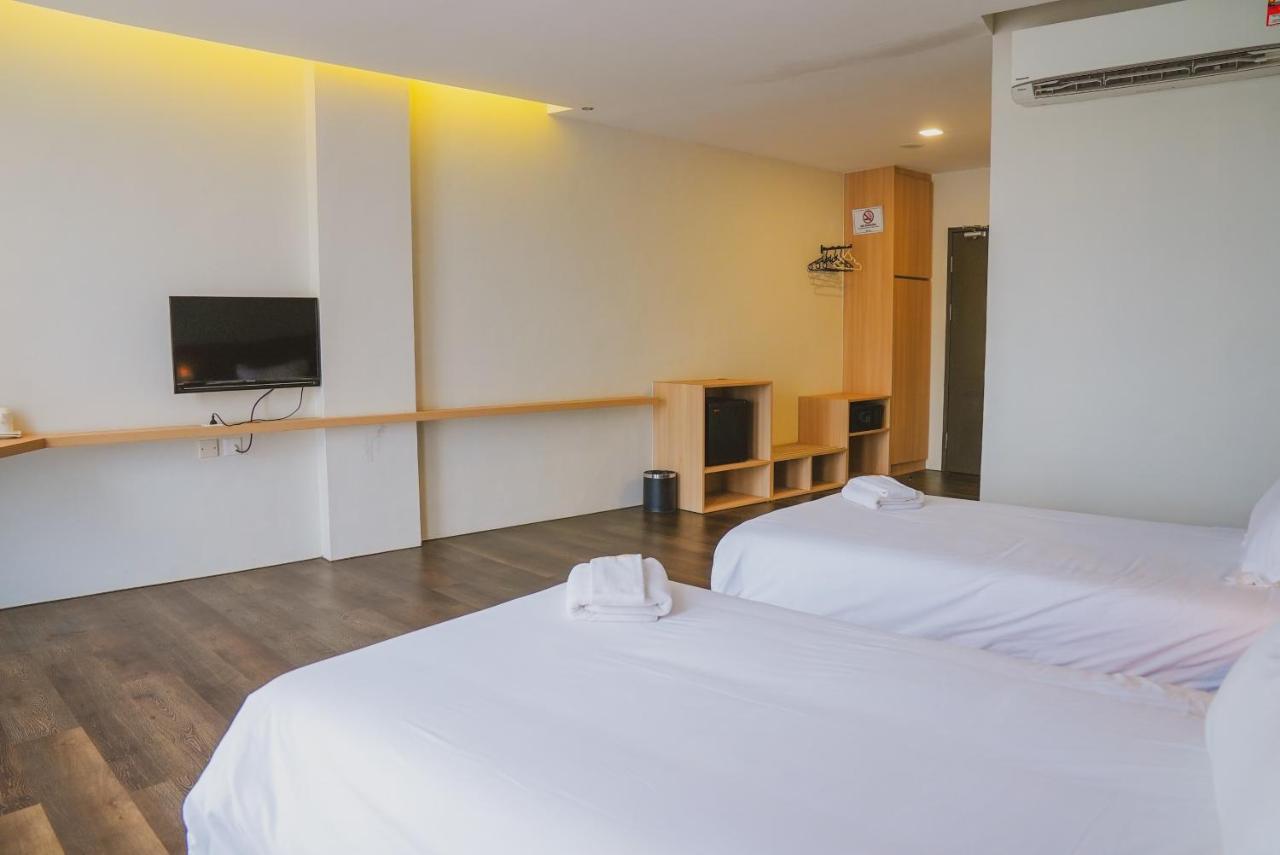 Roxy Hotel Serian Exterior foto