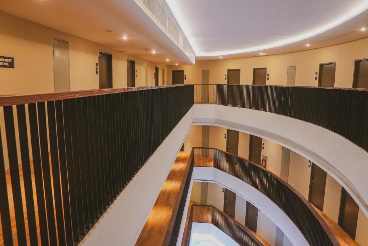 Roxy Hotel Serian Exterior foto