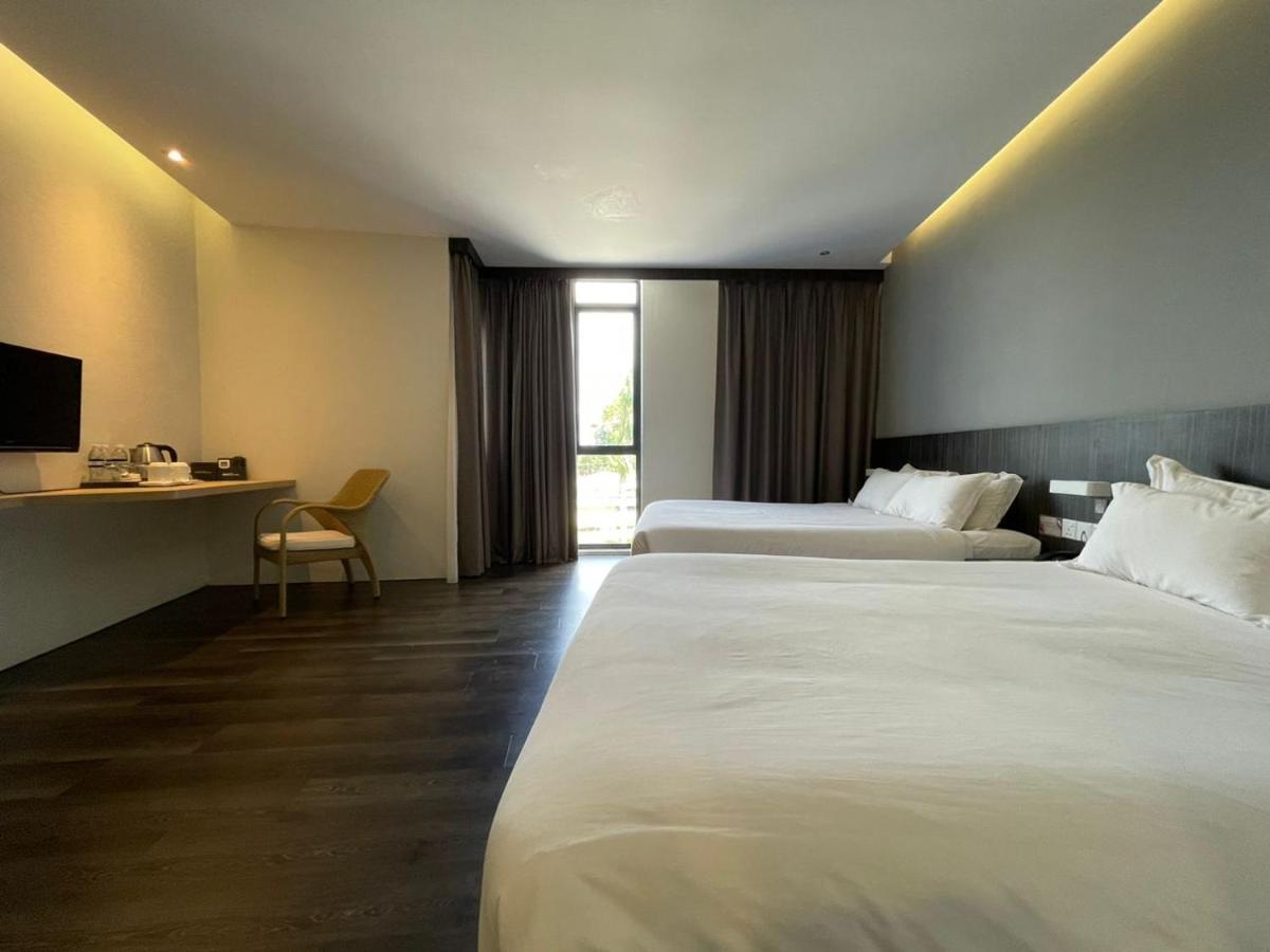 Roxy Hotel Serian Exterior foto