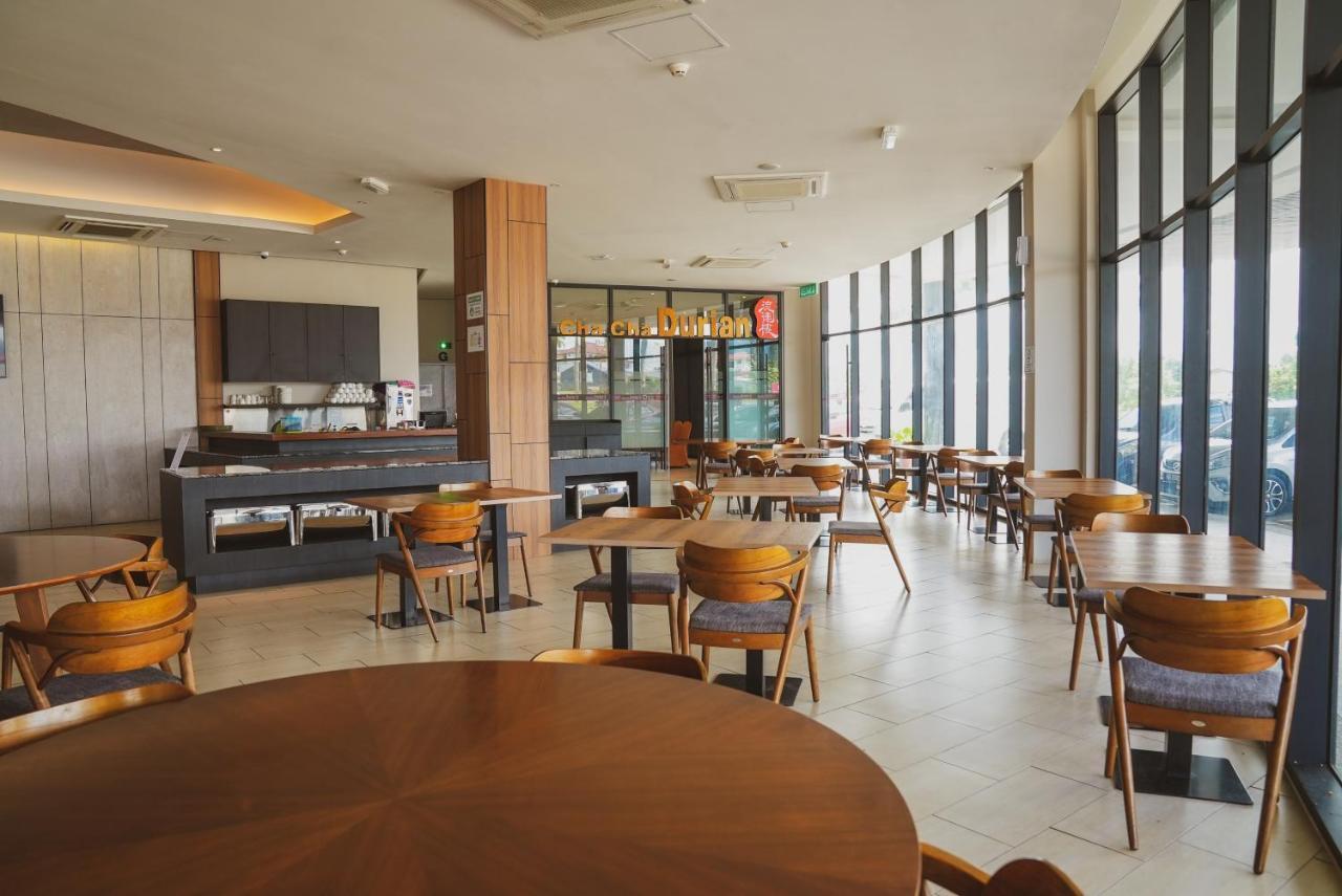 Roxy Hotel Serian Exterior foto