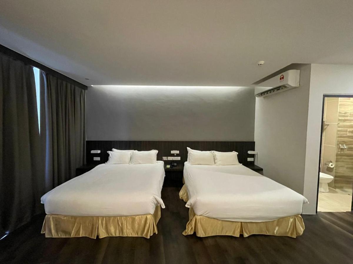 Roxy Hotel Serian Exterior foto