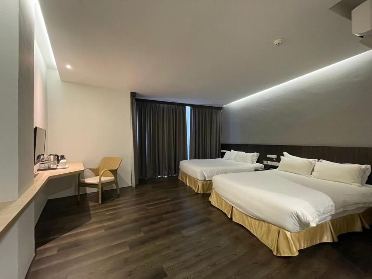Roxy Hotel Serian Exterior foto