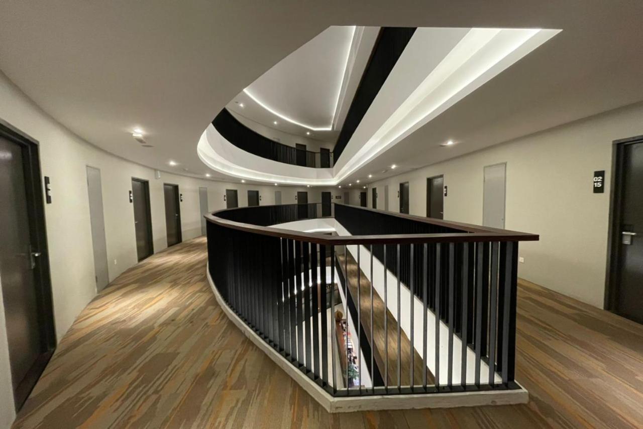 Roxy Hotel Serian Exterior foto