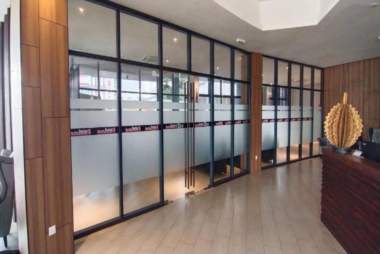 Roxy Hotel Serian Exterior foto