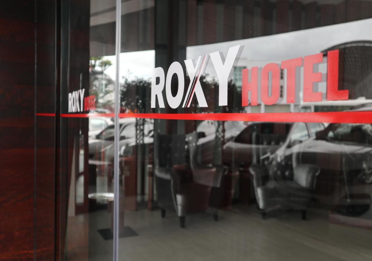 Roxy Hotel Serian Exterior foto