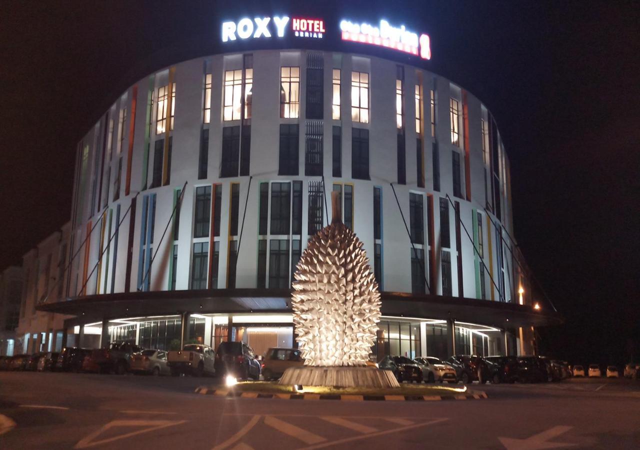 Roxy Hotel Serian Exterior foto