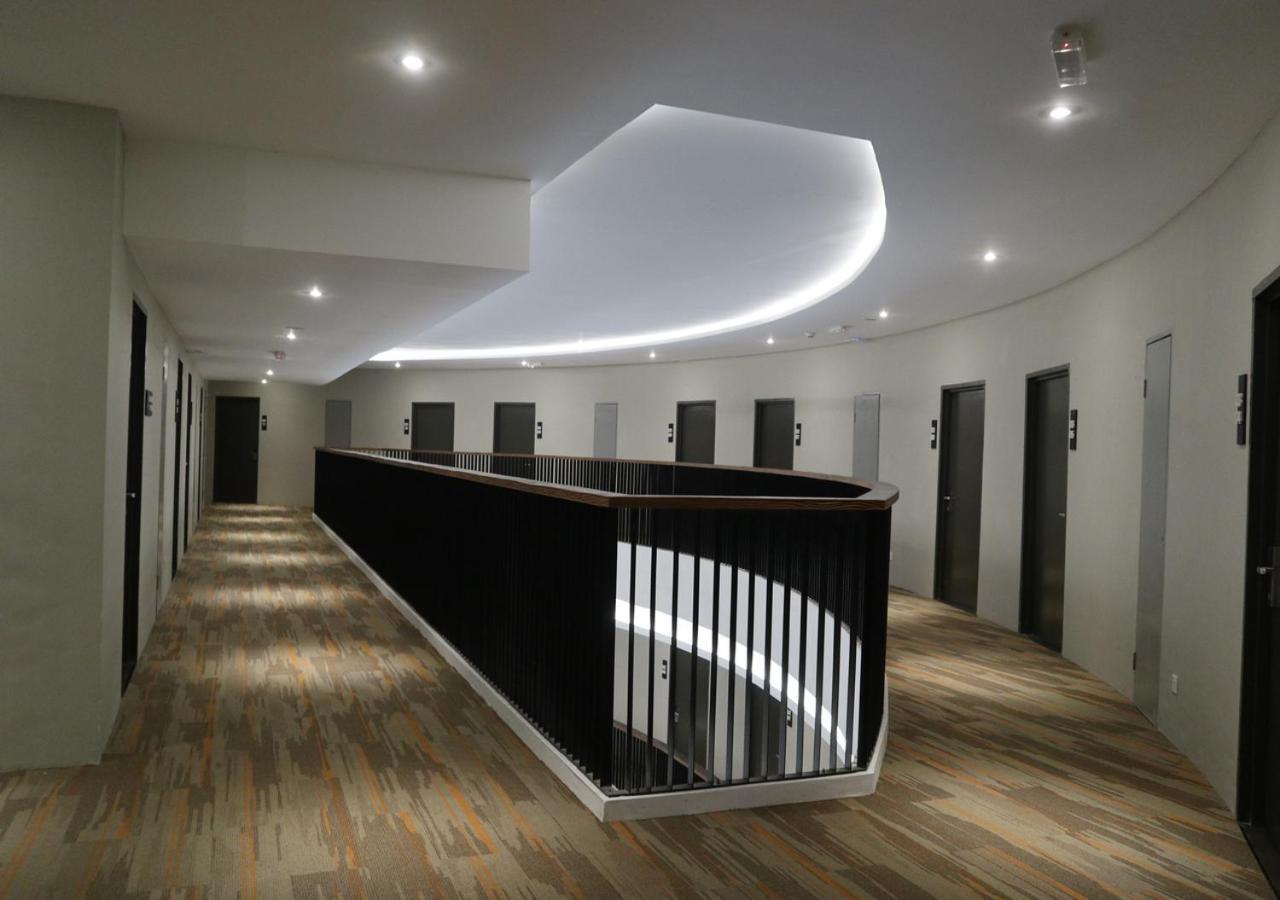 Roxy Hotel Serian Exterior foto